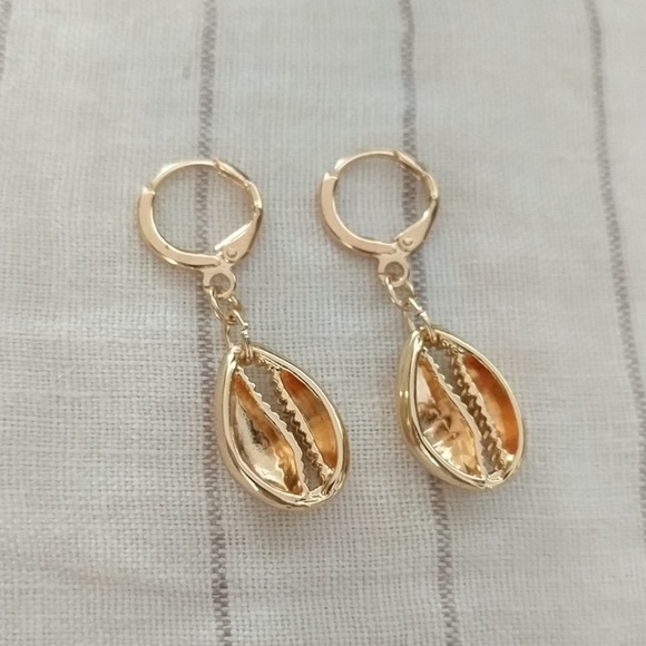 18k Gold Plated Cowrie Shell Earrings Summer Beach - Picture 5 of 5